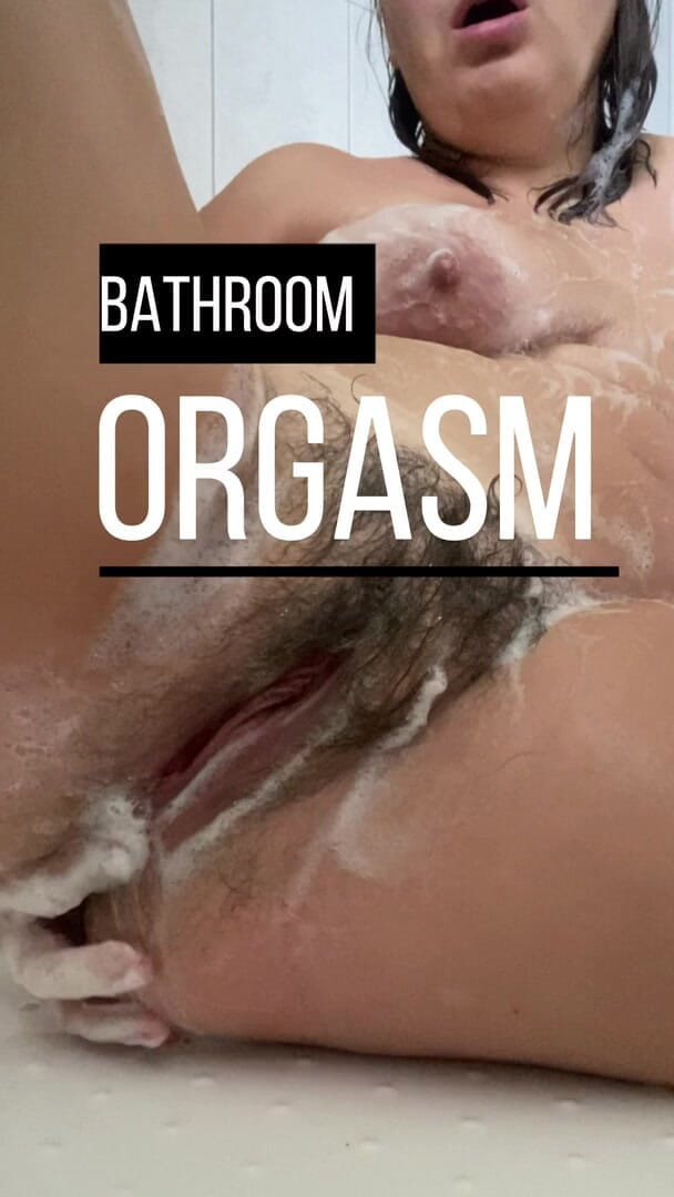 Mary Di: Orgasm in bathroom