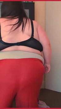 SSBBW rozdziera ubrania, które nie pasują do ciała