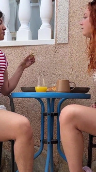 Profitez d’un petit-déjeuner français et espagnol avec Emma C et Sheryl X