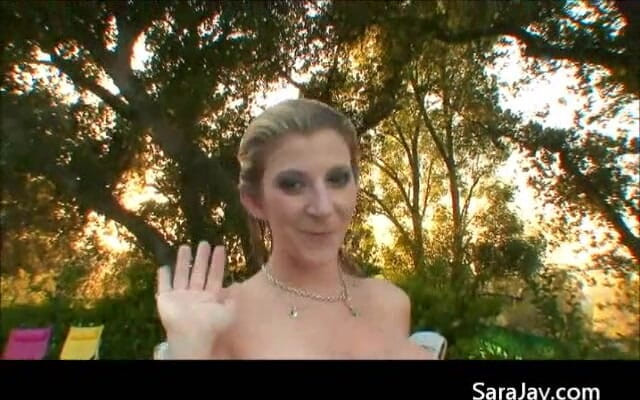 Sara Jay: Zvlhne BTS