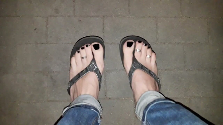Heelex: Feet and Flip Flops