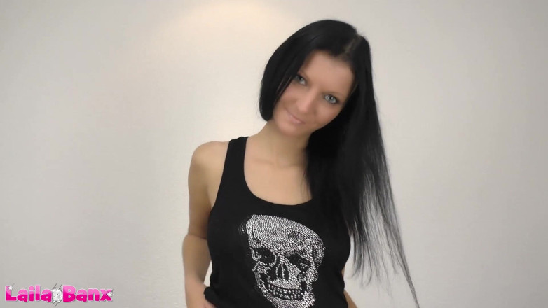Laila Banx: Leccami la figa da ragazzina fino a quando non sborro!!