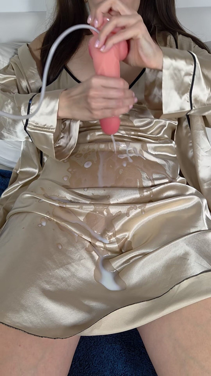Nipple Stock: 대박 사정으로 그 새틴에 흠뻑 적시기