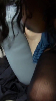 Paige में विस्फोटक तिकड़ी के साथ प्रवेश किया जाता है।