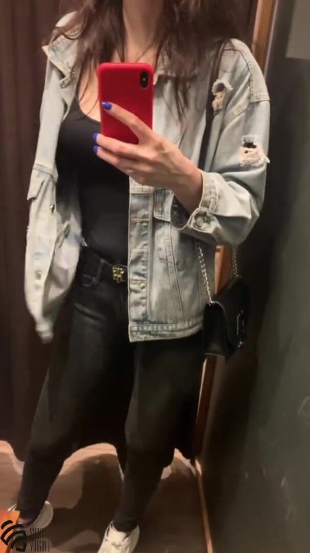 LizaVirgin: Sexy MILFka masturbuje v šatně obchodu