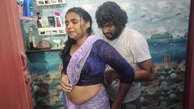 Vaigavarun45: Pareja india en sari en baño con sexo día después...