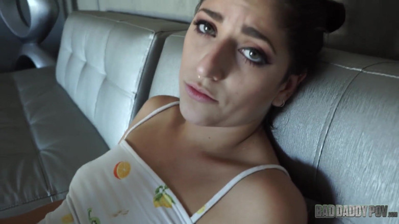 BadStepFamilyPov: Nikki Knightly 1, sikişmek için bakış açısı kızı, ama edepsiz üvey babasıyla...