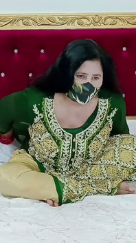 Pengantin Pakistan yang cantik melancap dalam pakaian perkahwinan dengan hindi & urdu yang jelas bercakap kotor