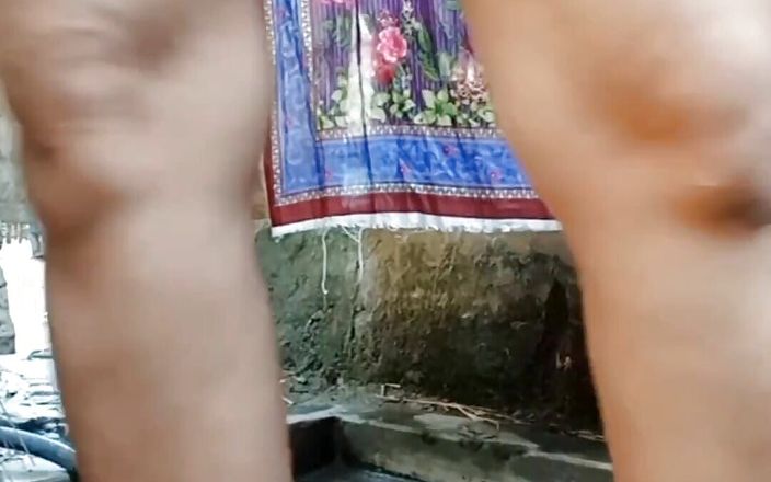 Modern Beauty: Une bhabhi se fait épiler la chatte à l&amp;#039;heure du bain. Une...