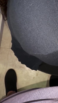 Lui Mette Il Suo Pene Sulla Spalla E Lei Lo Afferra.