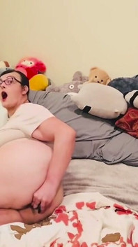 Trans sürtük orta yaşlı seksi kadın christi kremalı pasta ile boşalıyor