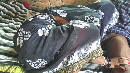 Sumang studio: Desi boi się, ale wie, że jest bezpieczna i komfortowa.