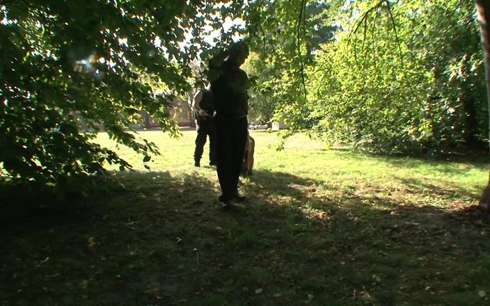 BDSM Deutschland: BDSM - otrokyně je ponížena, bičována a ošukána do řetězů