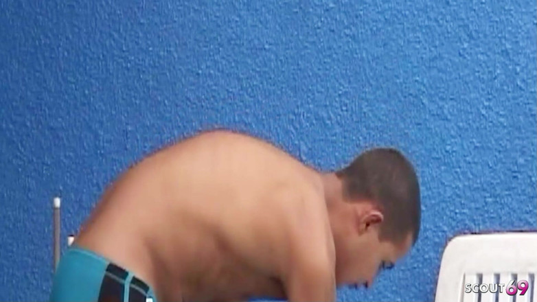 Shemale TS Collection: Asyalı büyük memeli genç transeksüel havuzda sıkı göt deliğinden sikiliyor