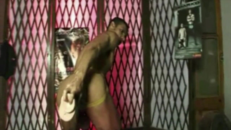Crunch Boy: Sexy dude fisted by scally boy