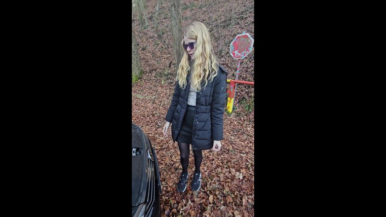 Bikergirl_97: Neujahrs Auto-panne endet mit bezahl blowjob und gesichtsbesamung