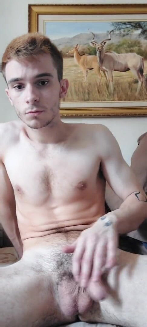 Tattoo guy 66: Gaybro tek başına mastürbasyon yapıyor.