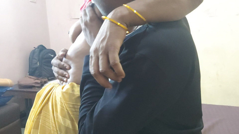 Desi Indian studio: Manželka podvádí svého manžela, který se s ním setká se...