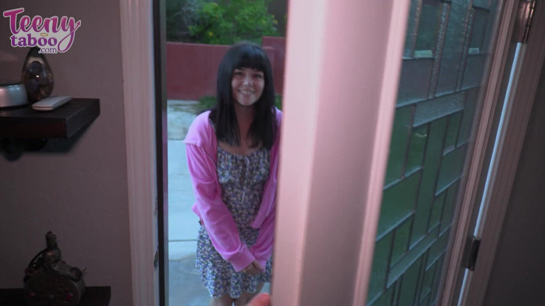 Teenytaboo: Thời gian rảnh rỗi với người trông trẻ