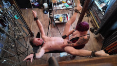 The Izars: Mistress izar और कालकोठरी में लेटेक्स बबल भाग 4