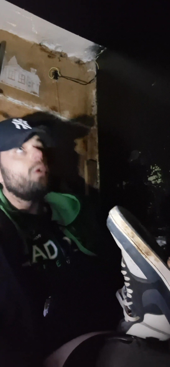 jerkofflover: 나이키 신발을 신은 내 메가 메가놀라움