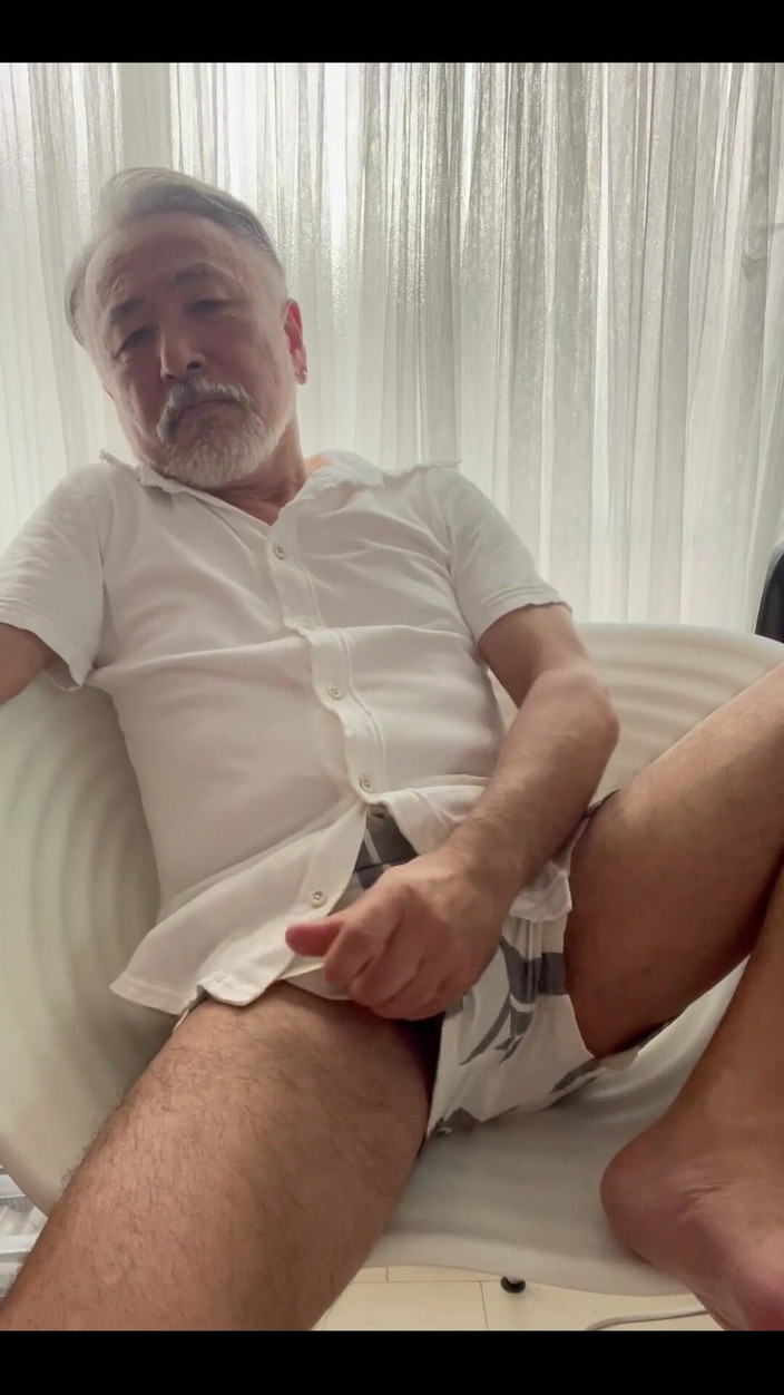 Japanese daddy: Si je chevauchais mon vélo sans sous-vêtements, mon visage se...