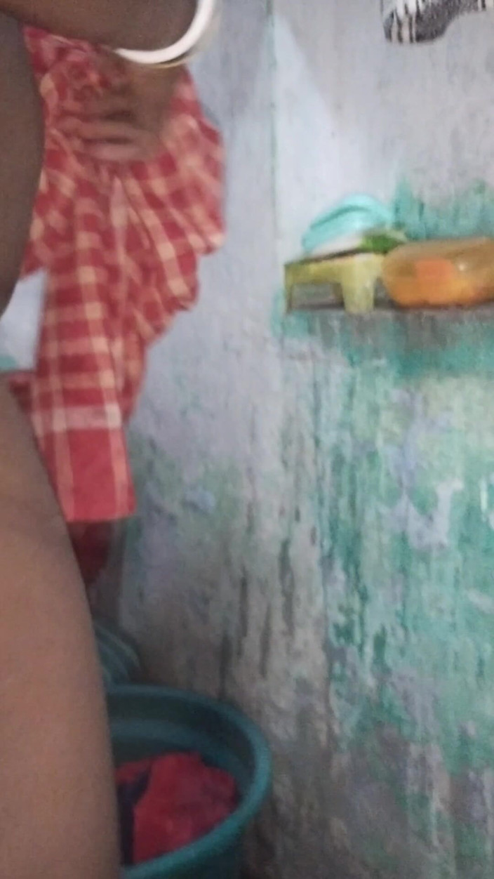 Riya darling: Riesige möpse, desi-tante badet