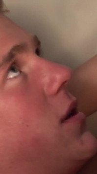 Ekskluzywne wideo Bez siodełka: Intensywny gangbang między gorącymi i seksownymi napalonym facetami