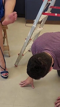 Electricist Foot Pervert Tricks Kiffa Worshipping Her Feet to Finish the Job