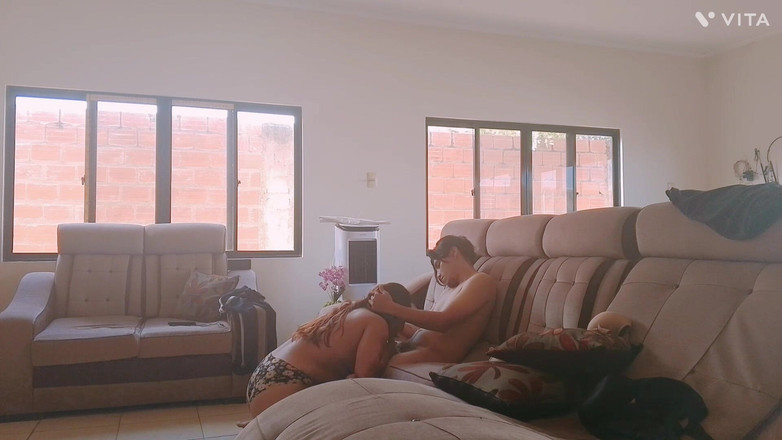 Kamila6922: Den arsch meiner schwägerin mitten im wohnzimmer gelutscht