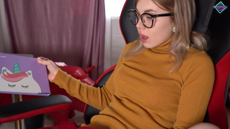 Karneli Bandi: Student dreams of big dick in tight pussy instead of...