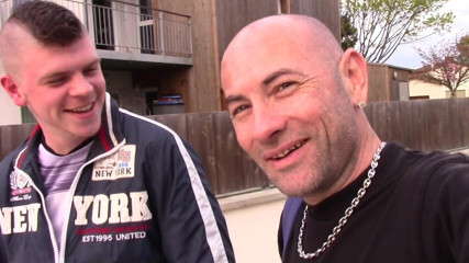 Gaybareback: Leo fickte ohne gummi von 2 top-XXL-schwanz