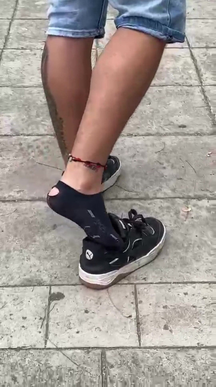 Mr Feet Colombia: Deixei você aproveitar minhas meias suadas e rasgadas de tanto...