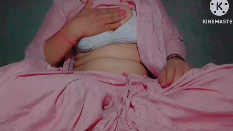 TricolorMusic3: Gadis hot punjabi dengan toket besar lagi asik ngusap toket...