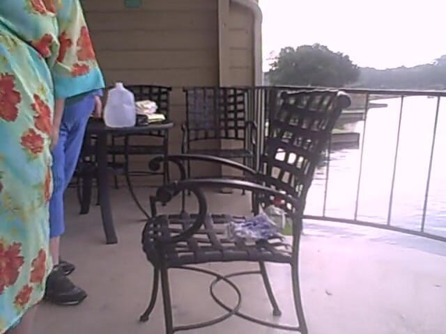 BBW nurse Vicki adventures with friends: 2 BBW are crushing one with bare feet other