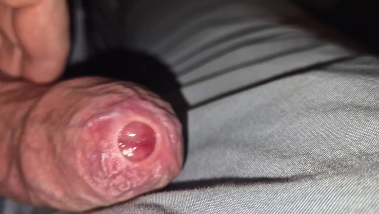 GloomyChase977: Wielki nieobrzezany kutas Precum Głaskanie