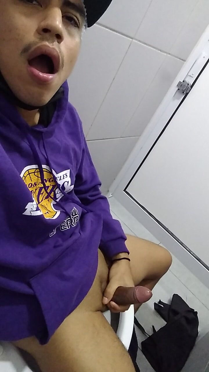 AlexAlejandro13: Pár tahů na veřejných záchodcích