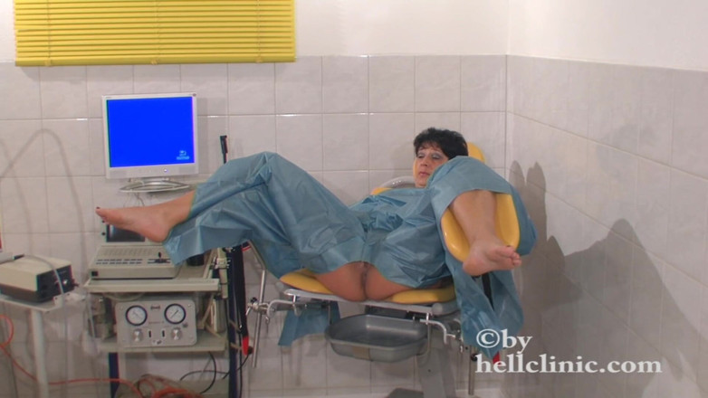 Rubber & Clinic Studio - 1ATOYS: Fantasia dell'esame anale xtreme