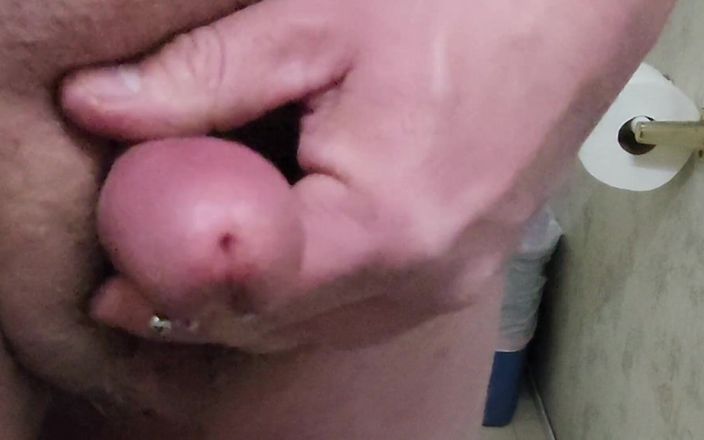 Pierced King: Regele piercing-ului cu masturbare