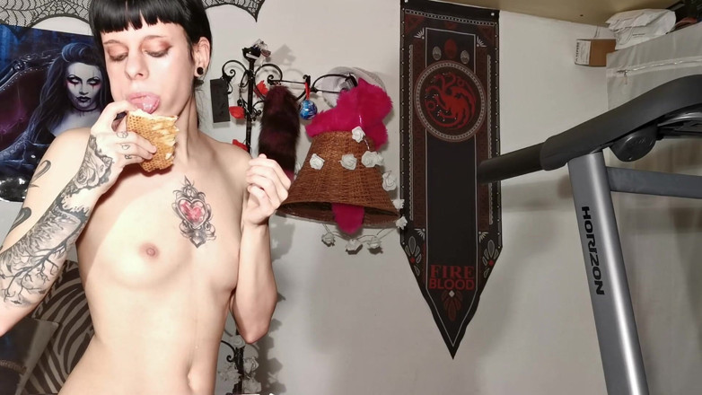 Beth Kinky: Pizza dengan air mani tambahan ayah tiri