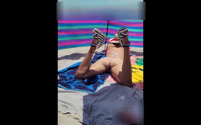 Fantasy Milf: Мілфа Мікробікіні 2