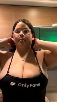 Live Stream with Dani Valentina