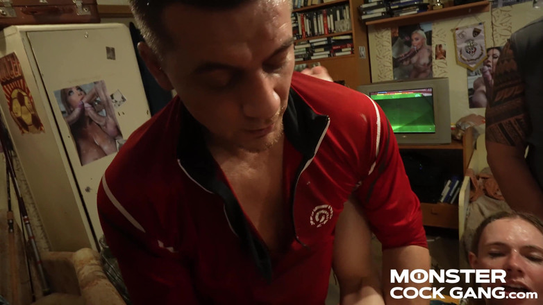 MonsterCockGang: Polla monstruosa gang 1.4 estirada y cremada después del anal