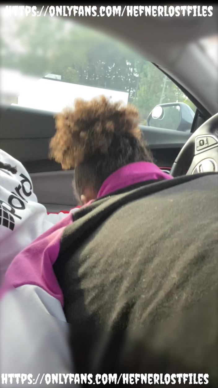 PlayboyHef: 漂亮的婊子在公路旅行中吮吸我的鸡巴