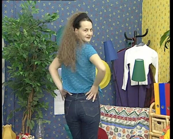 YOUR FIRST PORN: Katrin Reist Strumpfhosen - Katrin разрывает колготки, мягкий клип