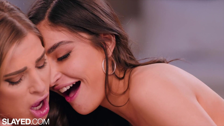 Slayed: Slayed emily willis azul hermosa'nın parmakla sikmesi için amını açıyor