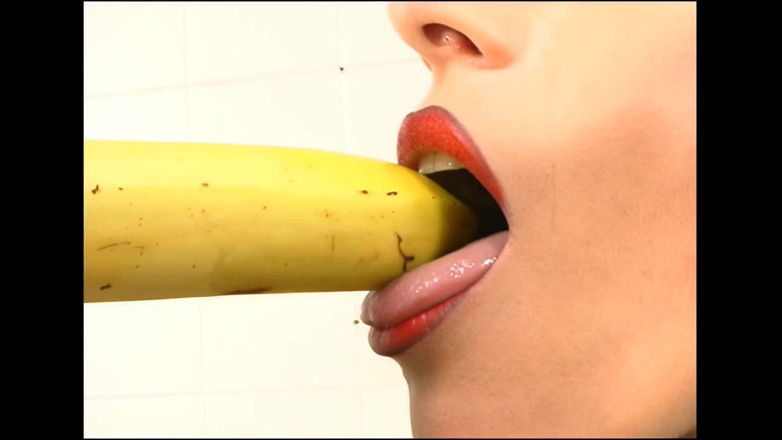 Piss Lover: The Three of Us Piss in the Swimming Pool, Competing...