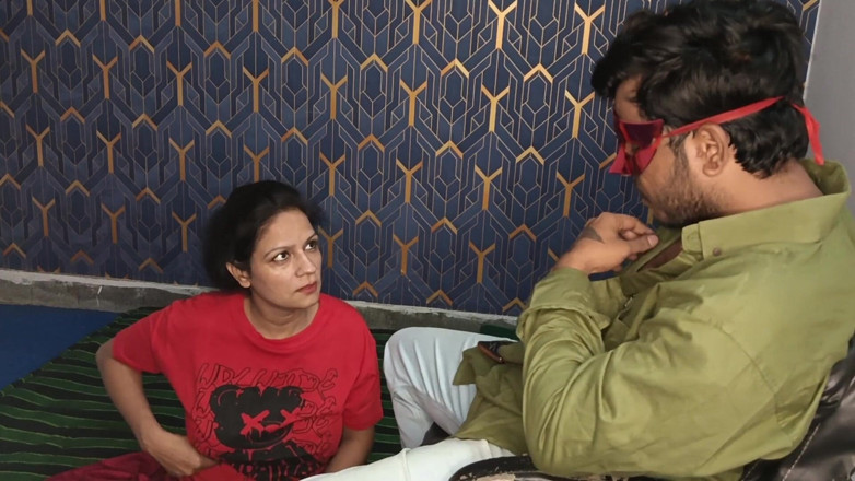 Anup chaubey: En knuffad fattig tjej kom för att be om arbete...