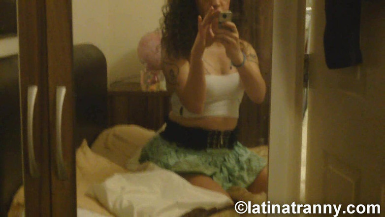 Nikki Montero: Nikki Montero İngiltere'de aynada seksi selfie videoları