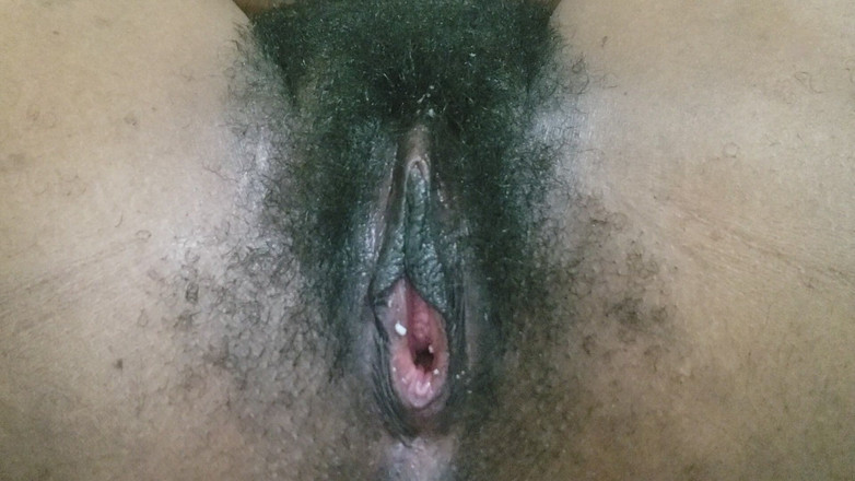 Lovemina: ぽっちゃりした曲線と大きなブーツと毛むくじゃらのクローズアップマンコ